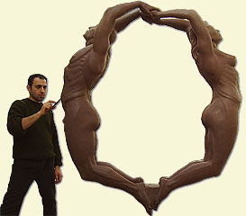 Encircled couple (working), Sculptor in Madrid