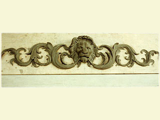 Decorado con cabeza de león