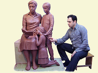 Reading together, Sculptor in Madrid